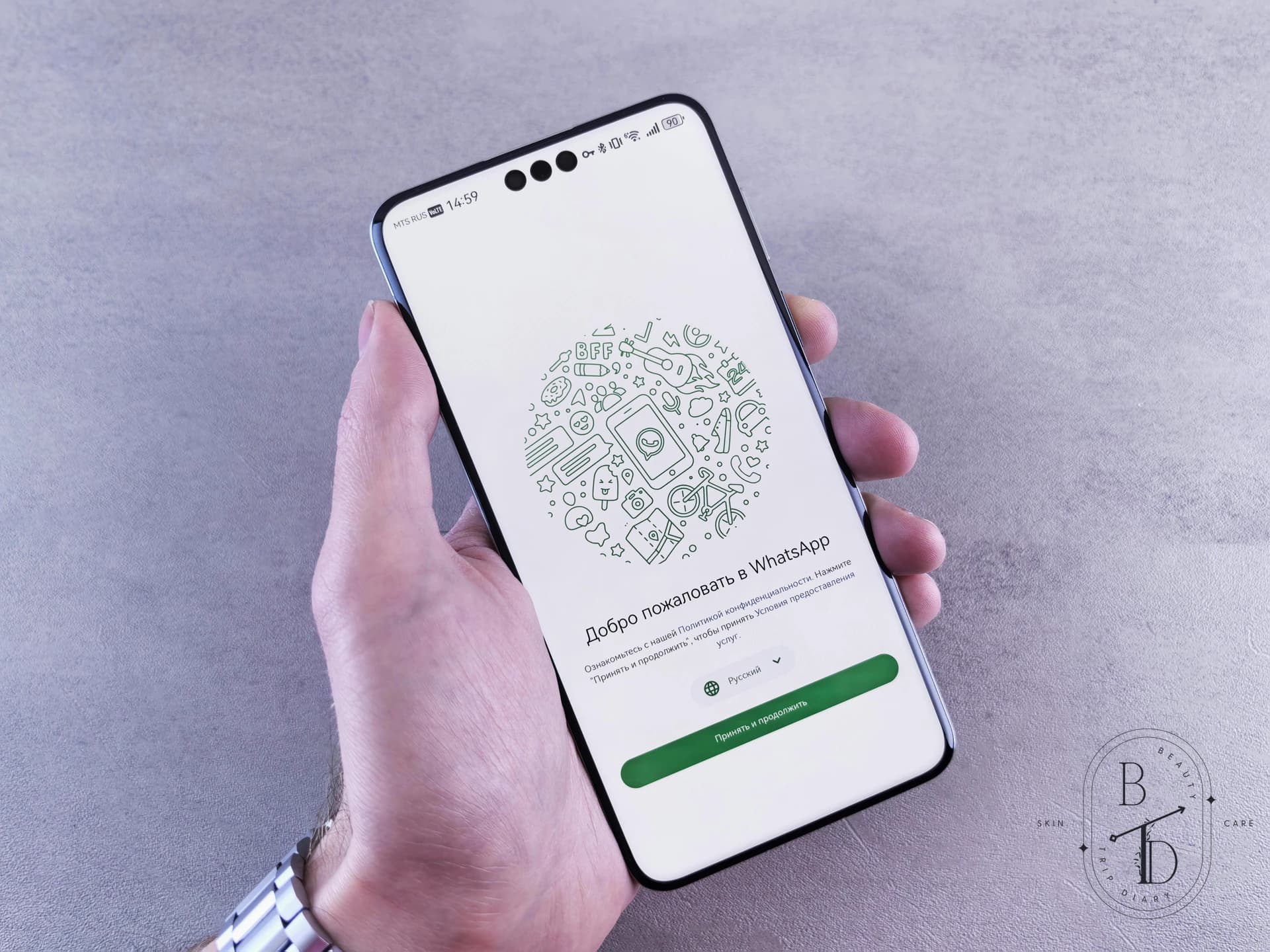 美容專家透過LINE應用程式管理預約並發送貼心的顧客關懷訊息。